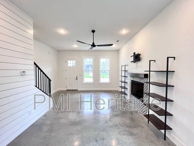 Foto del edificio - 1344 S Duncan Ave