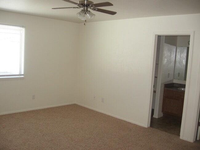 Building Photo - 652 1/2 Serenity Ln