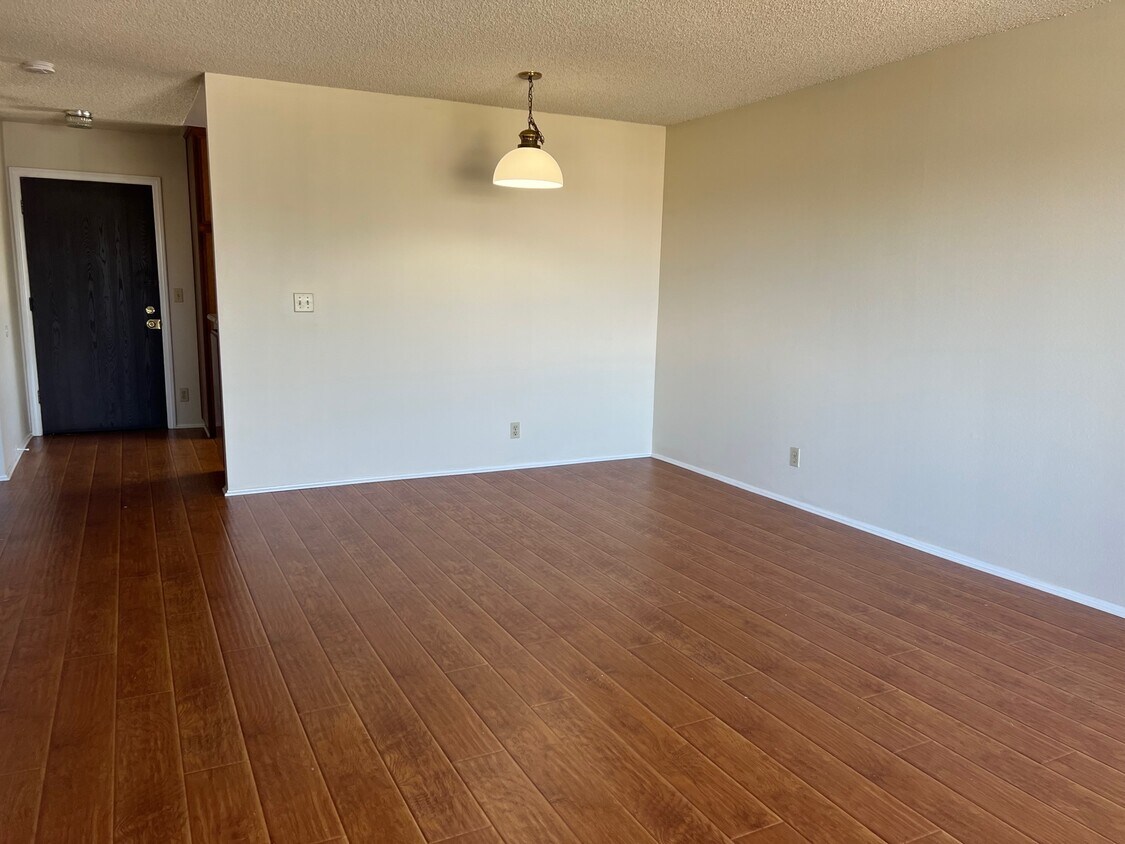 Foto principal - 17302 Chatsworth St