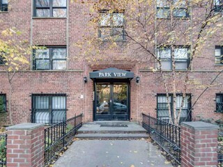 Primary Photo - 295 York St