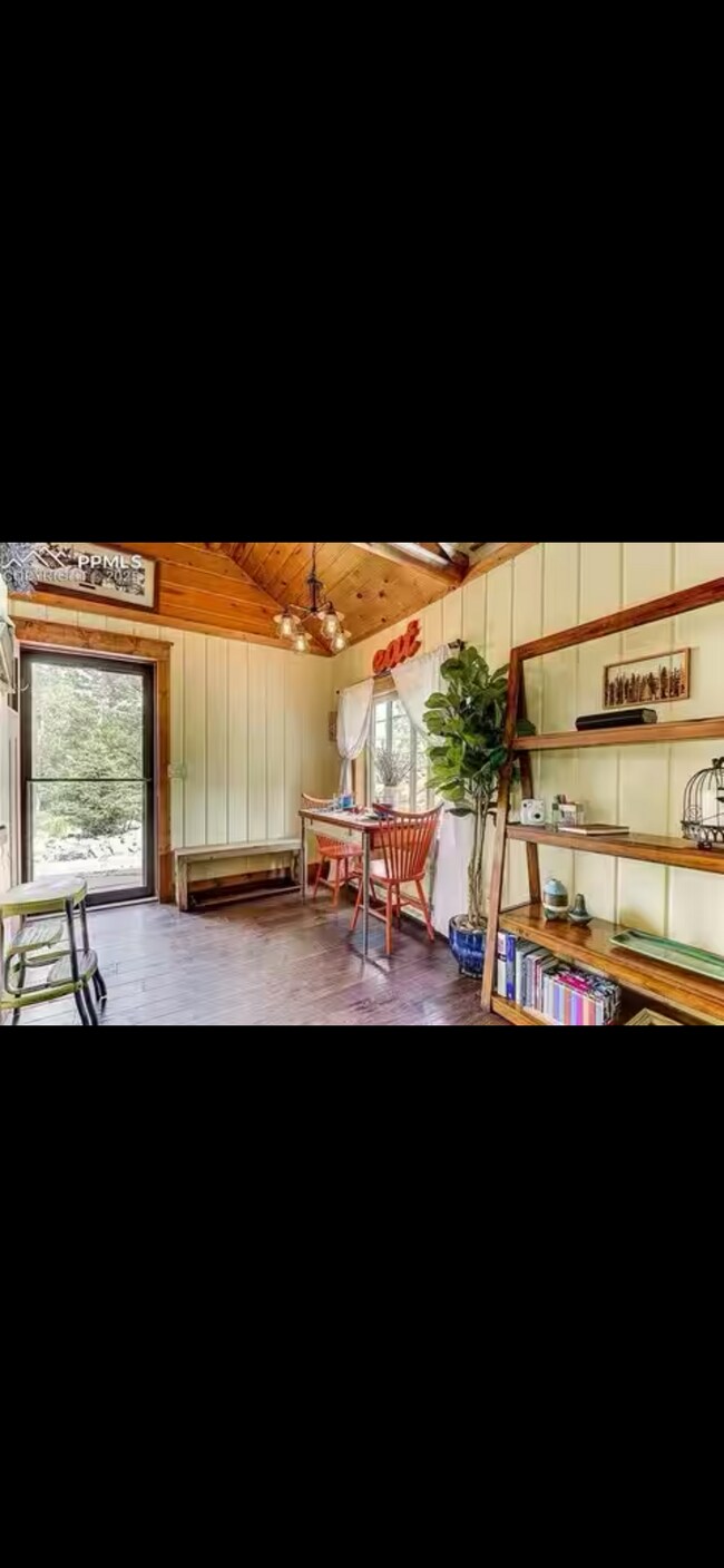 Foto del edificio - 210 Dewell Rd