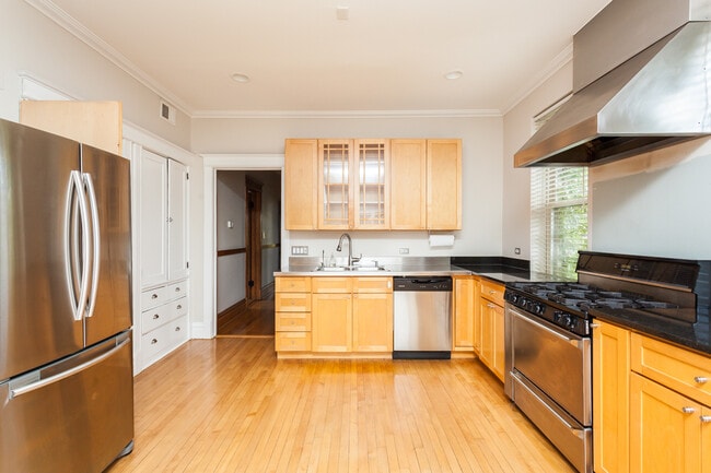 Building Photo - 3444 N Janssen Ave