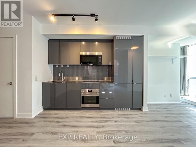 Building Photo - 7 Grenville St