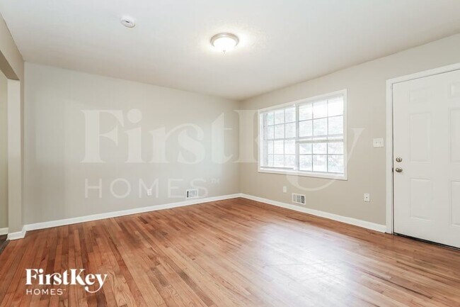 Foto del edificio - 6989 Adel Ln