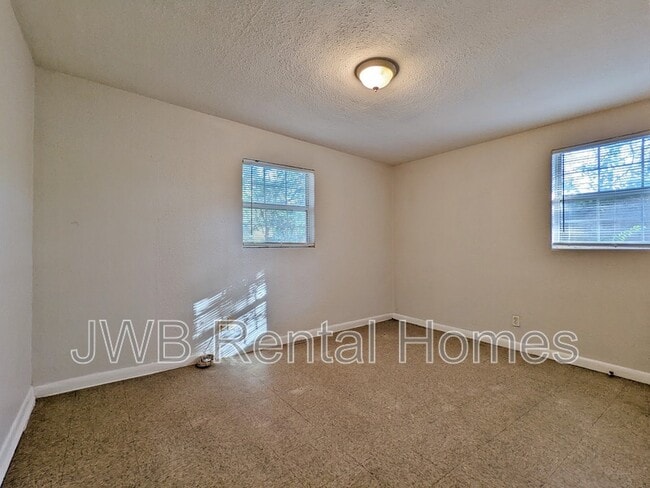 Foto del edificio - 3043 Nolan St