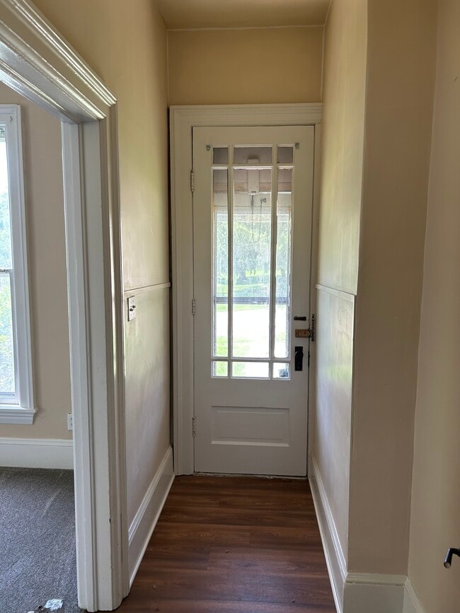 Front door entrance to the living room room - 828 N 3rd St