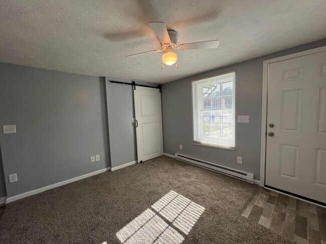 Foto del edificio - 2218-C Murchsion Rd. ~Murchison