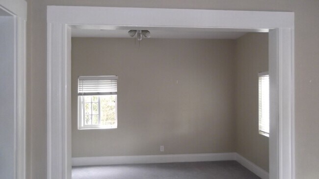 Foto del edificio - 1153 W 37th Pl