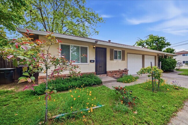 Building Photo - 1141 / 115 Rodeo Way