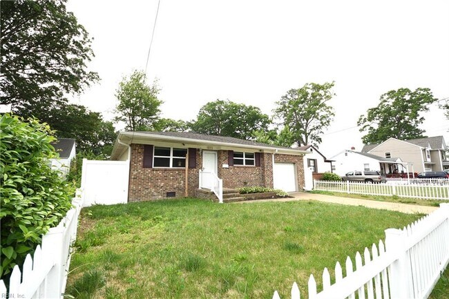 Foto del edificio - 823 Brentwood Dr