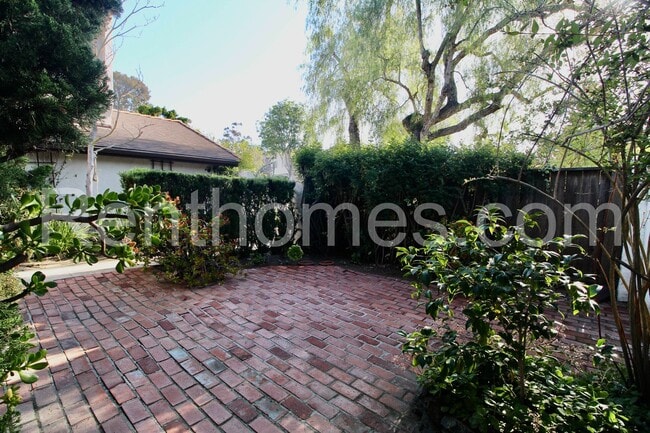 Building Photo - 10258 Grayfox Dr