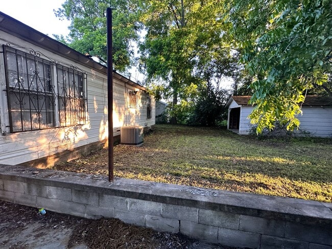 Foto del edificio - 3 bed/2bath with W/D connections and 2 garages