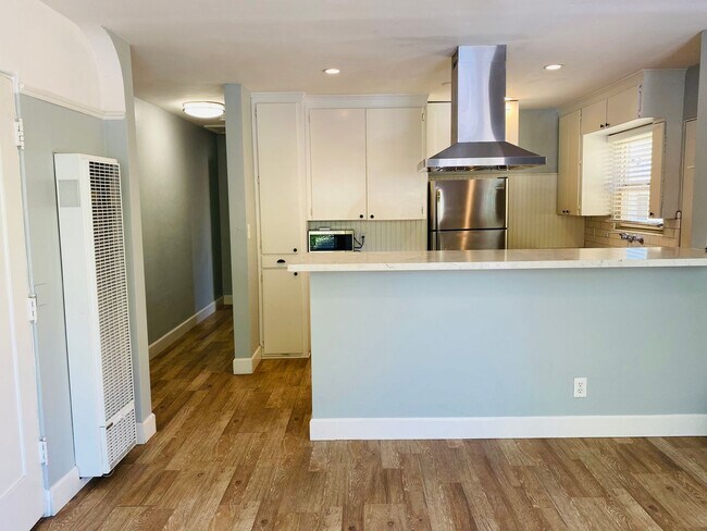 Foto del edificio - Charming 1 Bedroom North Park Apartment! Assigned Garage! Patio! In Unit Wash/Dryer!