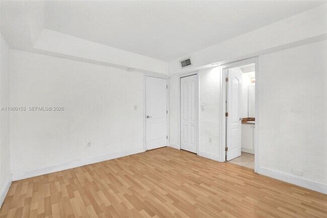 Foto del edificio - 3245 Virginia St