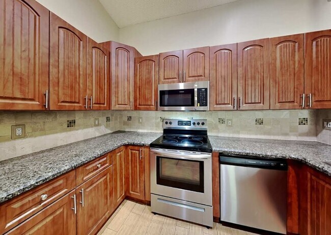 Building Photo - 1532 Salerno Cir