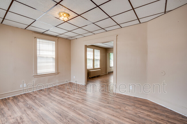Building Photo - 155 Southmayd Rd