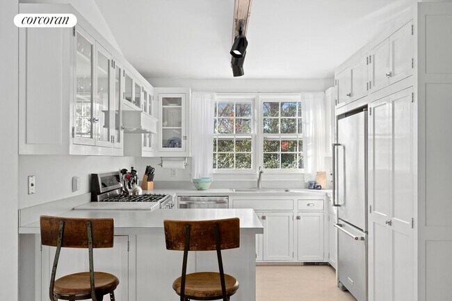 Building Photo - 123 Sayre's Path