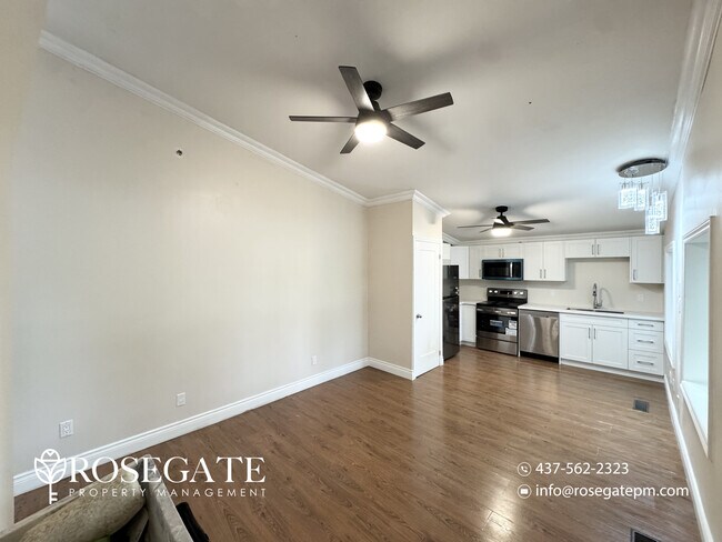 Photo du bâtiment - Modern 2-Bedroom Main Level Apartment with Backyard – Mississauga