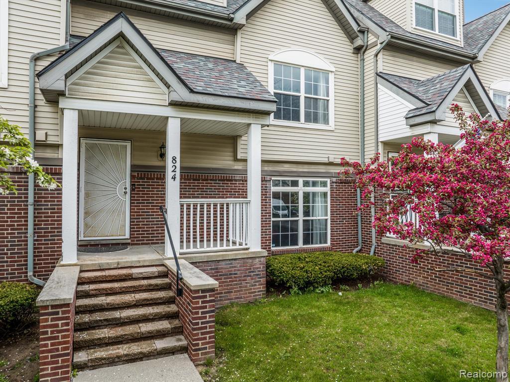 Foto principal - 824 Lothrop St