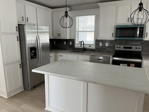 Building Photo - 4208 Long Lake Way