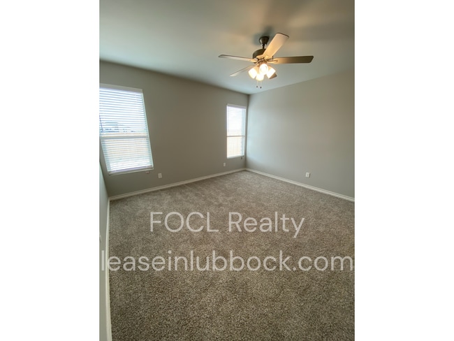 Building Photo - 3 bed 2 bath Open Concept