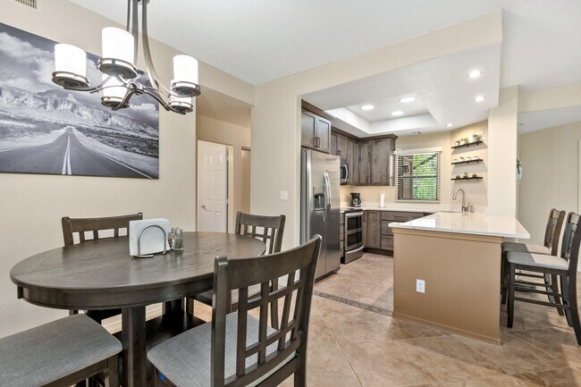 Building Photo - 6655 N Canyon Crest Dr