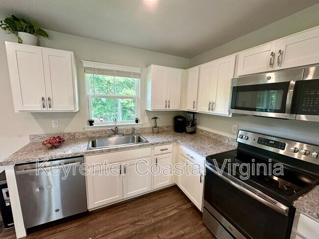 Building Photo - 605 Lakeview Cove