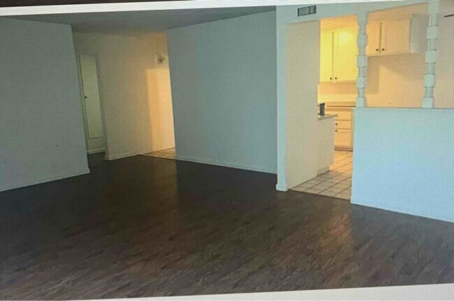 Building Photo - 621 E Grove St