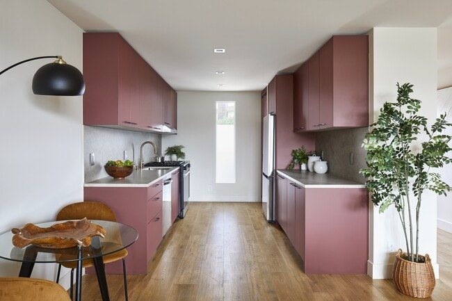 Building Photo - Desora