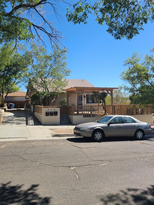 Building Photo - 2BR/2BA Apartment Near UNM/Presbyterian CO...