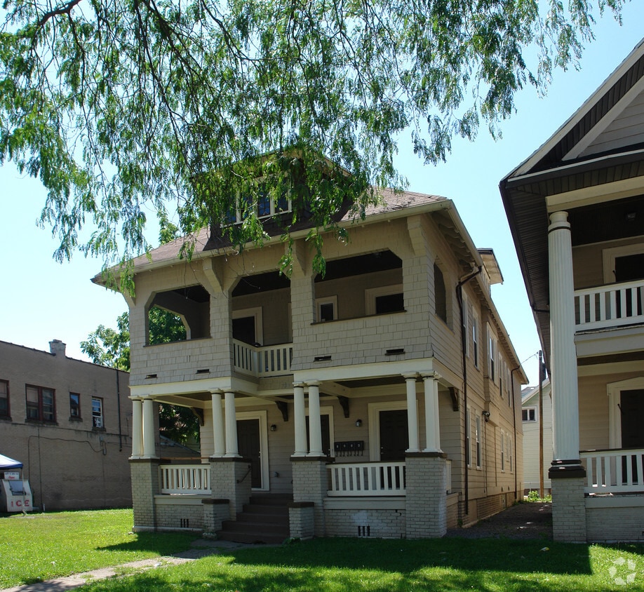 Building Photo - 733 Genesse St