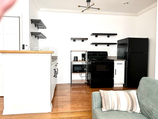 Kitchen - 1108 S Detroit Ave