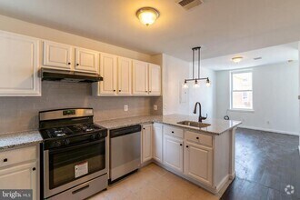 Building Photo - 305 N 41st St