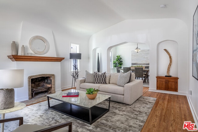 Foto del edificio - 9020 Phyllis Ave
