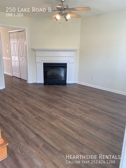Building Photo - 2 Bed / 1.5 Bath Duplex on Lake Rd.