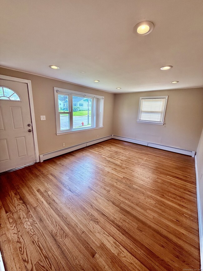 Building Photo - 44 Haddam St