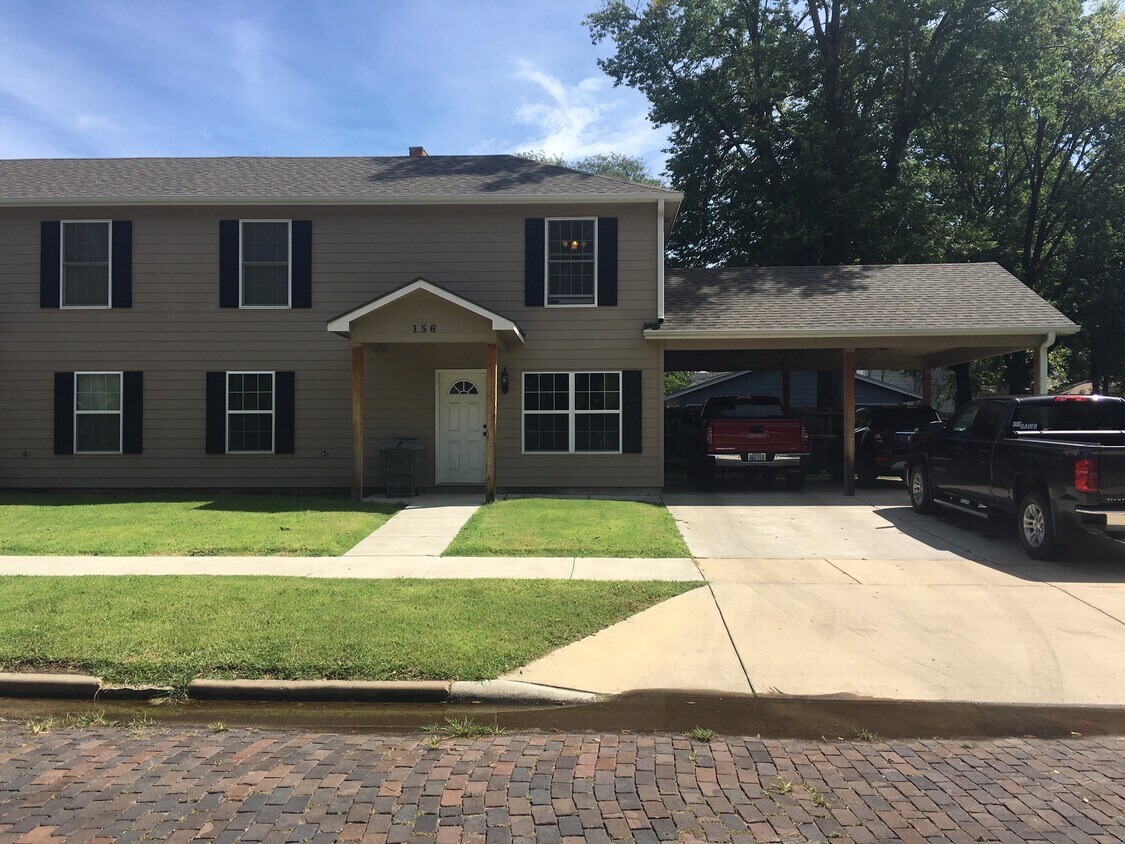 156 N Eleventh St, Salina, KS 67401 Townhome Rentals in Salina KS