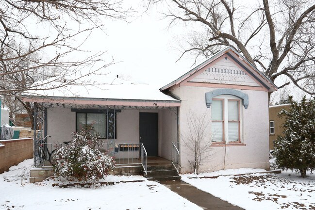 Foto del edificio - 711 Roma Ave NW