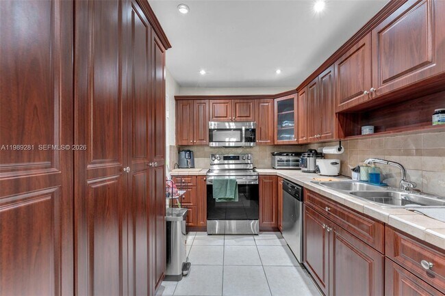Foto del edificio - 9437 SW 76th St