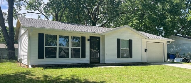 Building Photo - 1955 Sir Richard Ct