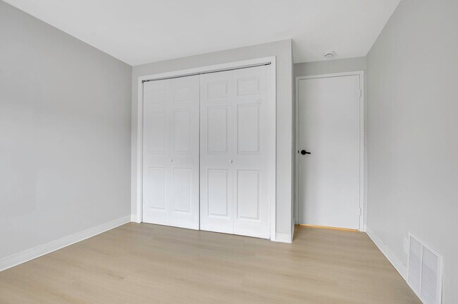 Segundo dormitorio - Amherst Townhomes