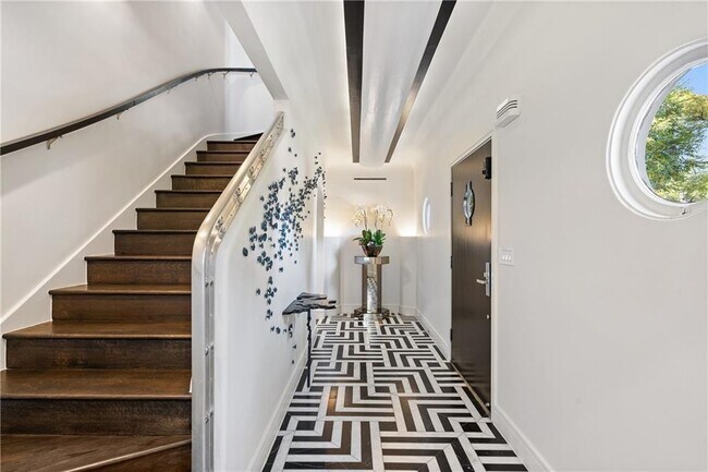 Building Photo - 1301 W 29th St