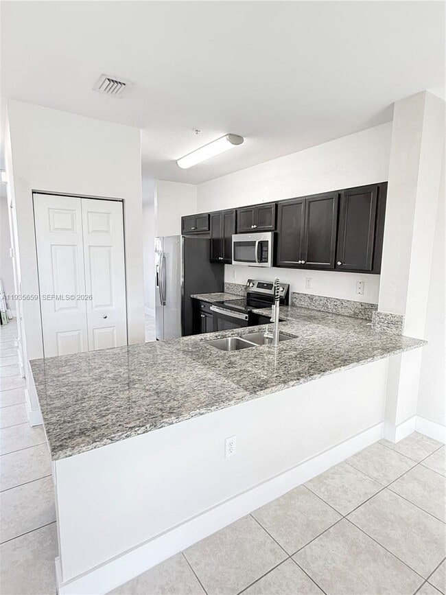 Building Photo - 134 SE 28th Ter