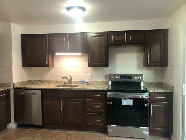 Building Photo - 45 Craftsman Ct