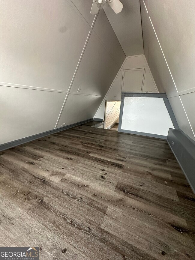 Building Photo - 4984 Donald Dr