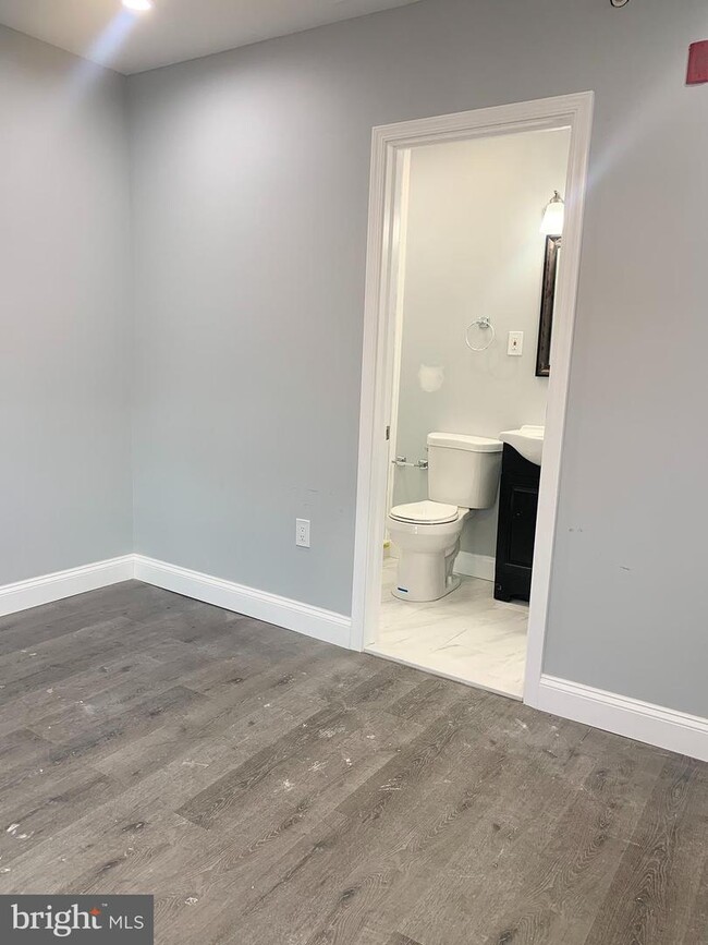 Foto del edificio - 328 N 62nd St