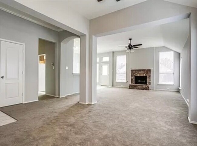 Building Photo - 8401 Greenfield Dr