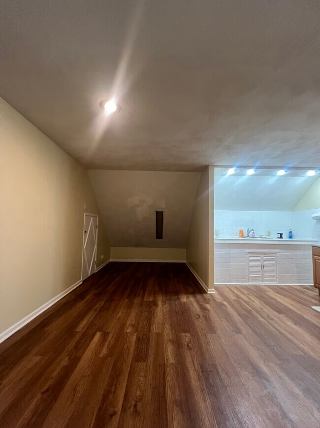 Foto del edificio - 9330 S Yates Blvd