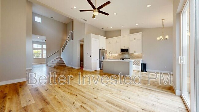 Building Photo - 1807 Palisades Dr