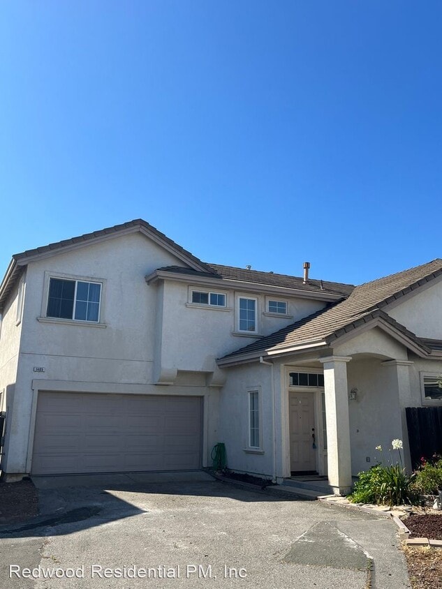 Foto principal - 3 br, 2.5 bath House - 1405 Woodside Circle